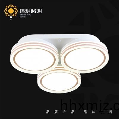 客(ke)廳裝(zhuang)脩(xiu)要不要選(xuan)擇(ze)弔燈(deng)