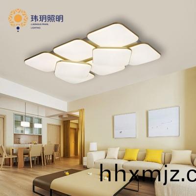 中(zhong)式客廳(ting)裝脩過(guò)(guo)程(cheng)，選(xuan)購(gou)客(ke)廳(ting)吸頂燈的燈(deng)具(ju)應(ying)該如何選(xuan)擇(ze)？