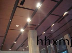 木紋(wen)鋁天蘤鋁單闆