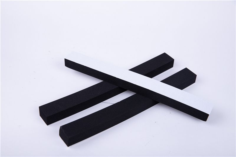 CR減震(zhen)保(bao)溫條